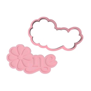 Könnte beinhalten: Rosa Plastik-Ausstecher in Form einer Blume und dem Wort "eins".