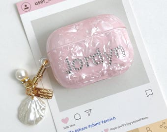 Custodia per Air Pods 1, 2, 3, 4, Pro 2, 3, con ciondolo a forma di conchiglia, motivo con monogramma, nome personalizzato e cristalli scintillanti.