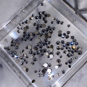 Icy Swarovski Tooth Gem Crystals - 100 Pcs