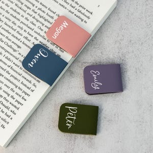 Personalised Leather Magnetic Bookmark, Leather Book Mark for Him, Engraved Initial/Name Magnetic Bookmark,Gift for Friends,Graduation Gifts