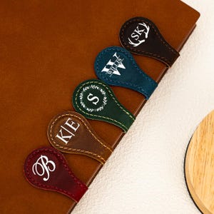Engraved Leather Bookmark/Personalized Magnetic Bookmark Gift for Book Lovers/Teacher Gift/Custom Name Bookmark for Her/Unique Gift for Him