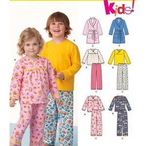 Könnte beinhalten: New Look 6170 Kids Schnittmusterumschlag mit Illustrationen von Kinderpyjamas und Morgenmänteln. Das Schnittmuster enthält Entwürfe für Langarmshirts, Hosen und Morgenmäntel in verschiedenen Farben und Mustern, darunter Schmetterlinge und Züge.