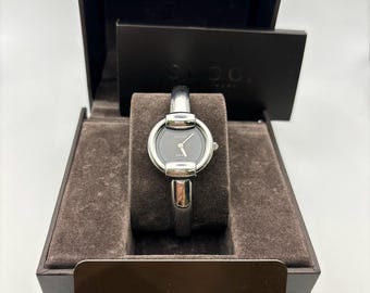 GUCCI レディースウォッチ　タイムピース　2305L GUCCI Stainless Steel Square Face Quartz Analog Watch 2305L Silver