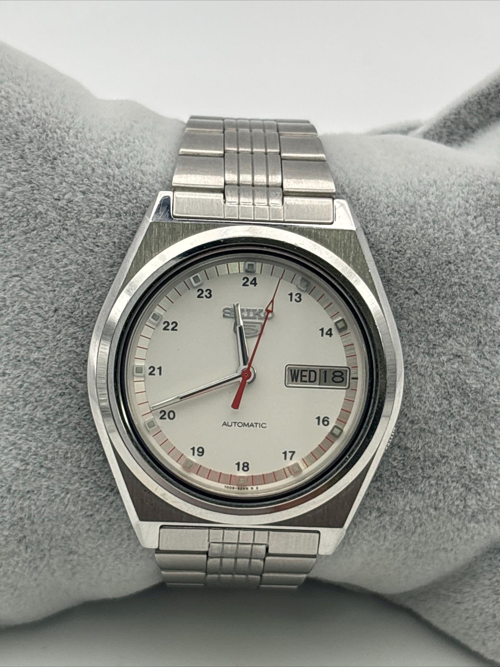 SEIKO 5デイデイト 7009-876A 自動巻き 17石 シルバー文字盤 SEIKO