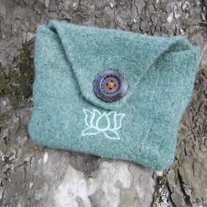 Cartera de fieltro de lana Sage Lotus