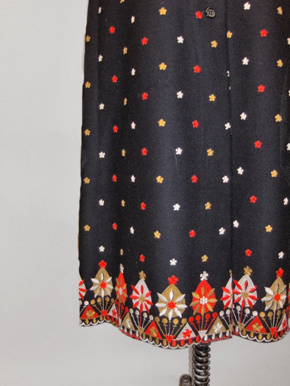 1970s Embroidered Midi Skirt Boho Chic - image 3