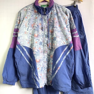Chándal vintage Diadora | Azul y blanco | Conjunto de nailon de los 90 (chaqueta + pantalón), corte oversize, estampado abstracto, estilo streetwear, rave, unisex, talla M