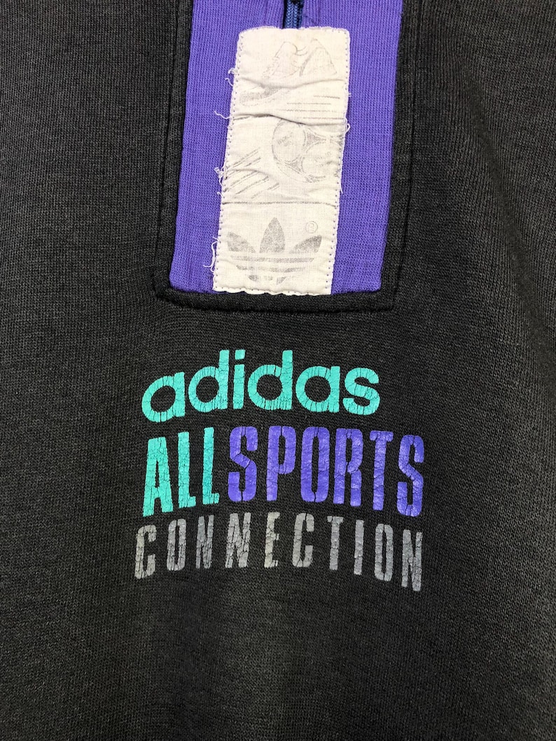 Sudadera vintage Adidas | Negro y morado | Estilo años 80/90, cuello redondo con cremallera de 1/4, corte oversize, estampados de la serie, estilo streetwear, unisex, talla L imagen 4