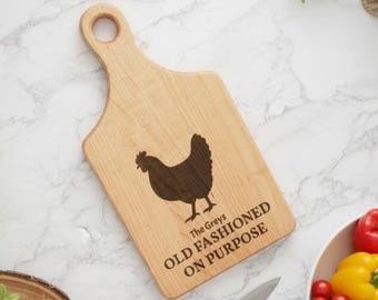 Tabla de cortar de madera personalizada "Old Fashioned On Purpose", con nombre de familia, para mudanzas, regalos de inauguración de casa, para granjeros, vida en la granja