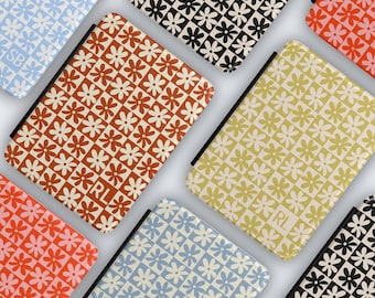 Custom Name Ditsy Flower Personal Kindle Paperwhite Colorsoft Magnetic Case 7" Kindle Strap Gift Trendy Kindle Case Gift Kindle Cover Grips