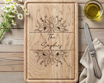 Tabla de servir de madera vertical personalizada con grabado floral, tabla de cortar para quesos, regalo novedoso para cumpleaños, inauguración de la casa, boda