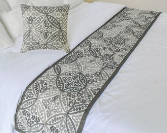 King / Queen / Twin Ivoire Chemin de lit avec housse de coussin décoratif, Lin Matelassé et broderie, Moderne Contemporain - Pattern Flatter