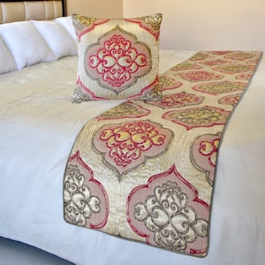 King / Queen / Twin Berry Pink / Gold Bed Runner with Decorative Throw Pillow Cover Jacquard Quilted Damask Pattern Contemporary - Emre