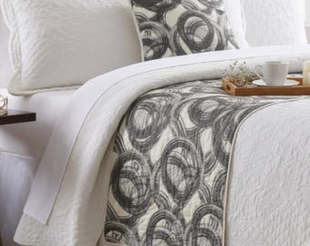 King / Queen / Twin Black / Ivory Bed Runner with Matching Throw Pillow Cover Jacquard Quilted Circle Pattern Modern Bedroom - Circlewise