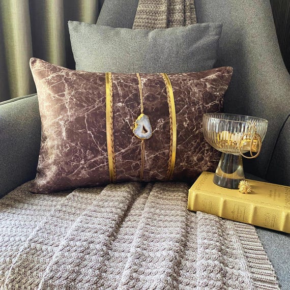 Dekoratives Längliches Kissen / Lendenkissen braun Marmor Muster Wildleder mit natürlichem Solar Quarz Edelstein Schlafzimmer - Solar Quartz Brown