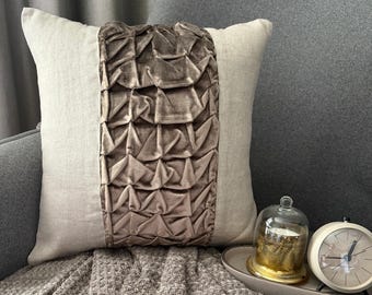 Cojín decorativo de 40x40 cm (16x16 pulgadas) en tonos marrón/beige, con funda de terciopelo anudado y retazos de lino. Decoración moderna para el hogar - Velvet Knottingham