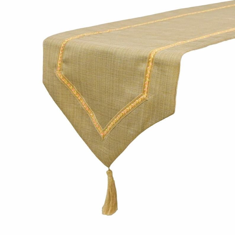 The HomeCentric Table Runner