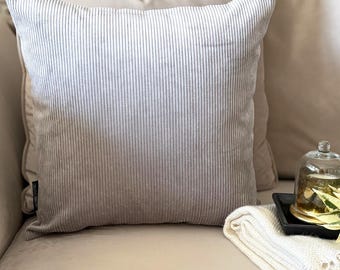 Randigt ribbat sammet manchesterörngott, ljusgrått snört örngott, extra mjukt euro-skinn, minimalistisk inredning, boho örngott