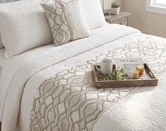King / Queen / Twin Ivory Silver Bed Runner with Decorative Throw Pillow Cover, Jacquard Foil Quilted Lattice Modern Decor - Ivory Delicacy