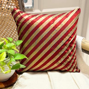 Art Silk Red Striped Decorative Pillow Sham Cover, 24&quot;x24&quot;/26&quot;x26&quot; Pintucks Pillowcase, Modern Style Textured Euro Sham-Unfolding Red Copper