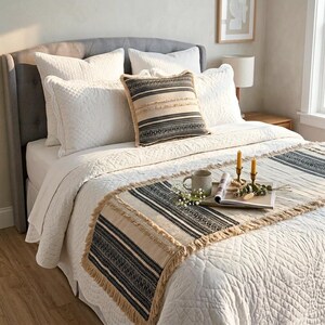 Copriletto beige per letto matrimoniale/king size/singolo con federa decorativa coordinata, in cotone trapuntato con pizzo, stile moderno e contemporaneo - Atmosfera marocchina immagine 1
