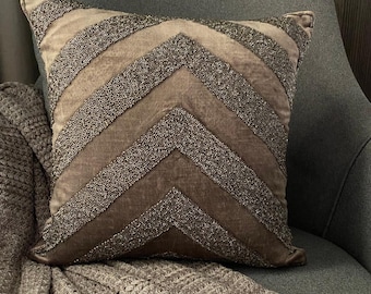 Funda de cojín de terciopelo con chevron y cuentas marrones, 40,6 x 40,6 cm, tono sobre tono, moderna, para decoración del hogar - Brown Summit