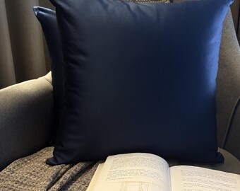 Set van 2 effen effen marineblauw slub-satijnpatroon, modern sierkussen erop en plaid - marineblauw slub-satijn