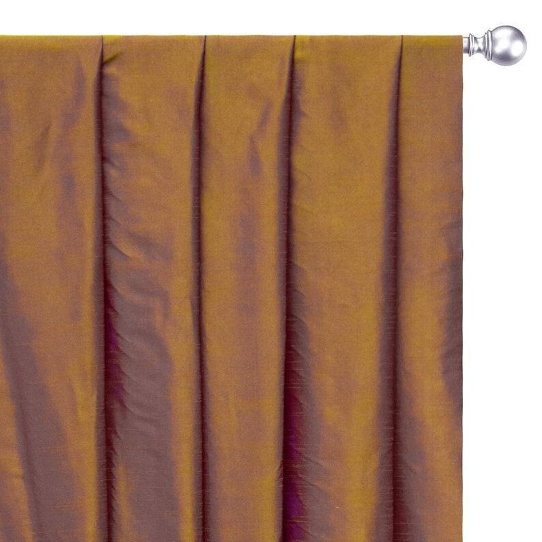 Texture Luxueuse En Soie Dorée Avec Des Plis Drapés élégants Pour Fond