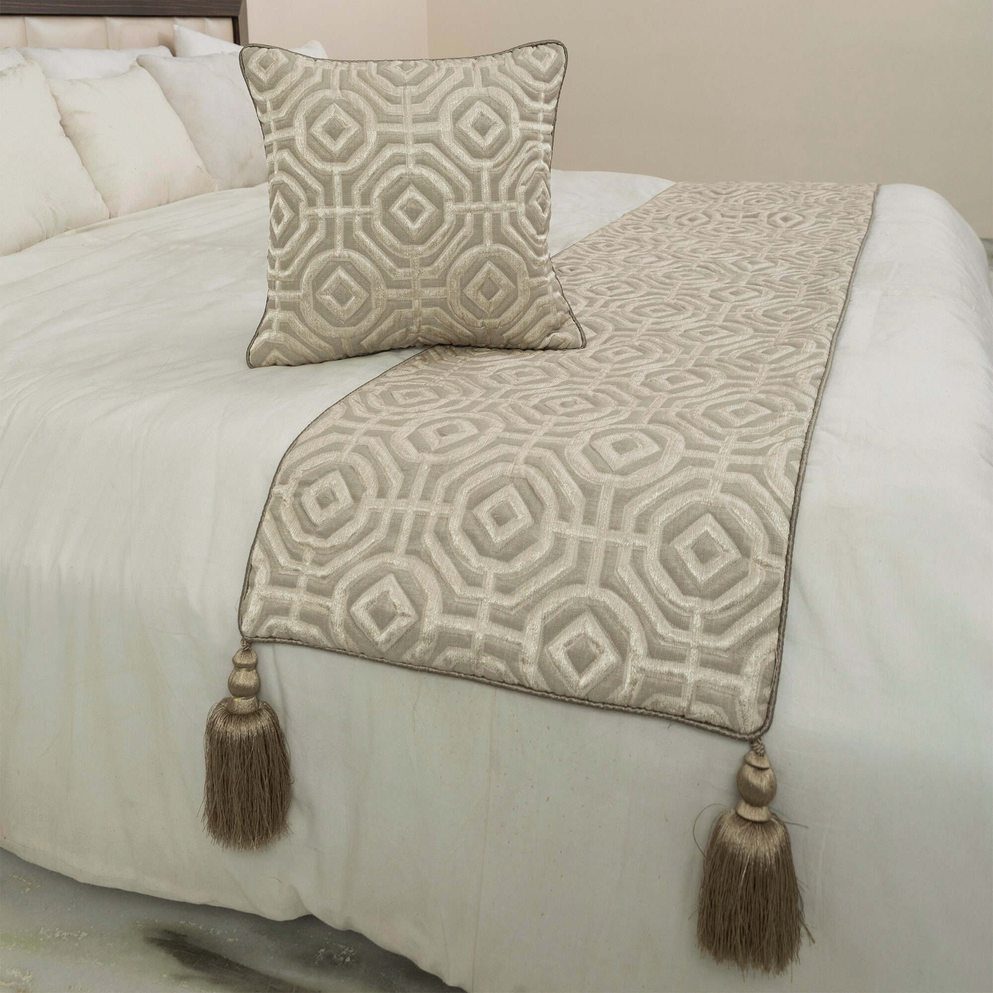 Bed runner with matching pillows cheap