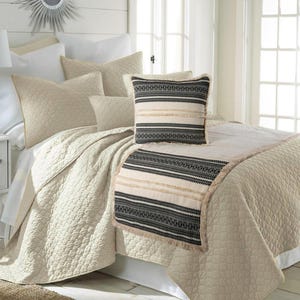 Copriletto beige per letto matrimoniale/king size/singolo con federa decorativa coordinata, in cotone trapuntato con pizzo, stile moderno e contemporaneo - Atmosfera marocchina immagine 6