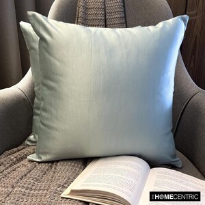 Paquete de 2 fundas de cojín decorativas modernas y fundas de almohada europeas de satén slub verde hielo con estampado liso - Satén slub verde hielo