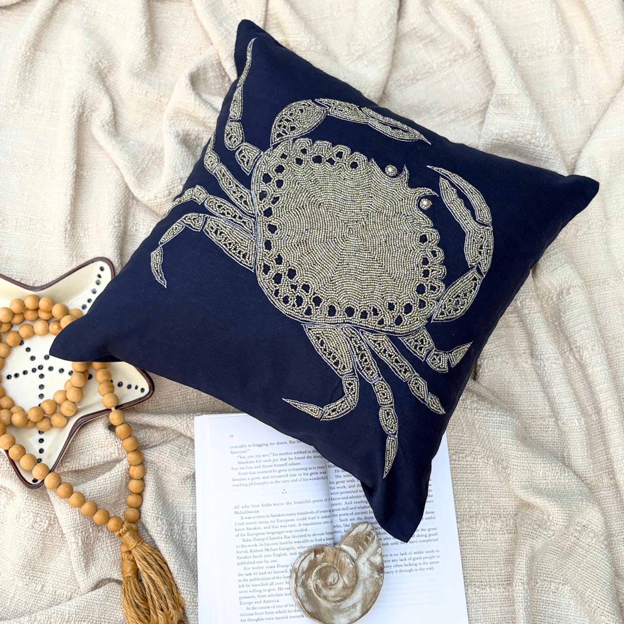ネイビーブルーのコットン＆リネン製ビーズ刺繍入り海の生き物柄