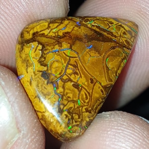 Australian Koroit Boulder Opal: Natural Gemstone (23x15x5 mm)