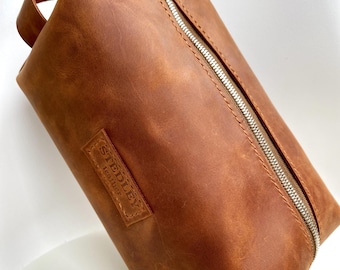 Elegant Leather Toiletry Bag, Makeup Dopp Kit, Cosmetic Case, Gift for Travelers, Leather Bag, Gift for Boyfriend, Stylish Toiletry Bag