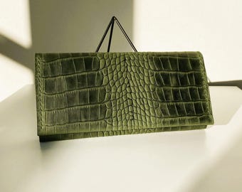 Green Leather Wallet For Women, Personalized Engraved Bifold Wallet, Premium Vintage Leather Clutch, Stylish Women’s Purse, Gift For Women