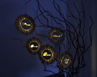 Gepersonaliseerde kerstbal met gravure – LED houten kerstboombal met naam | Kerstdecoratie cadeau familie Kerstmis