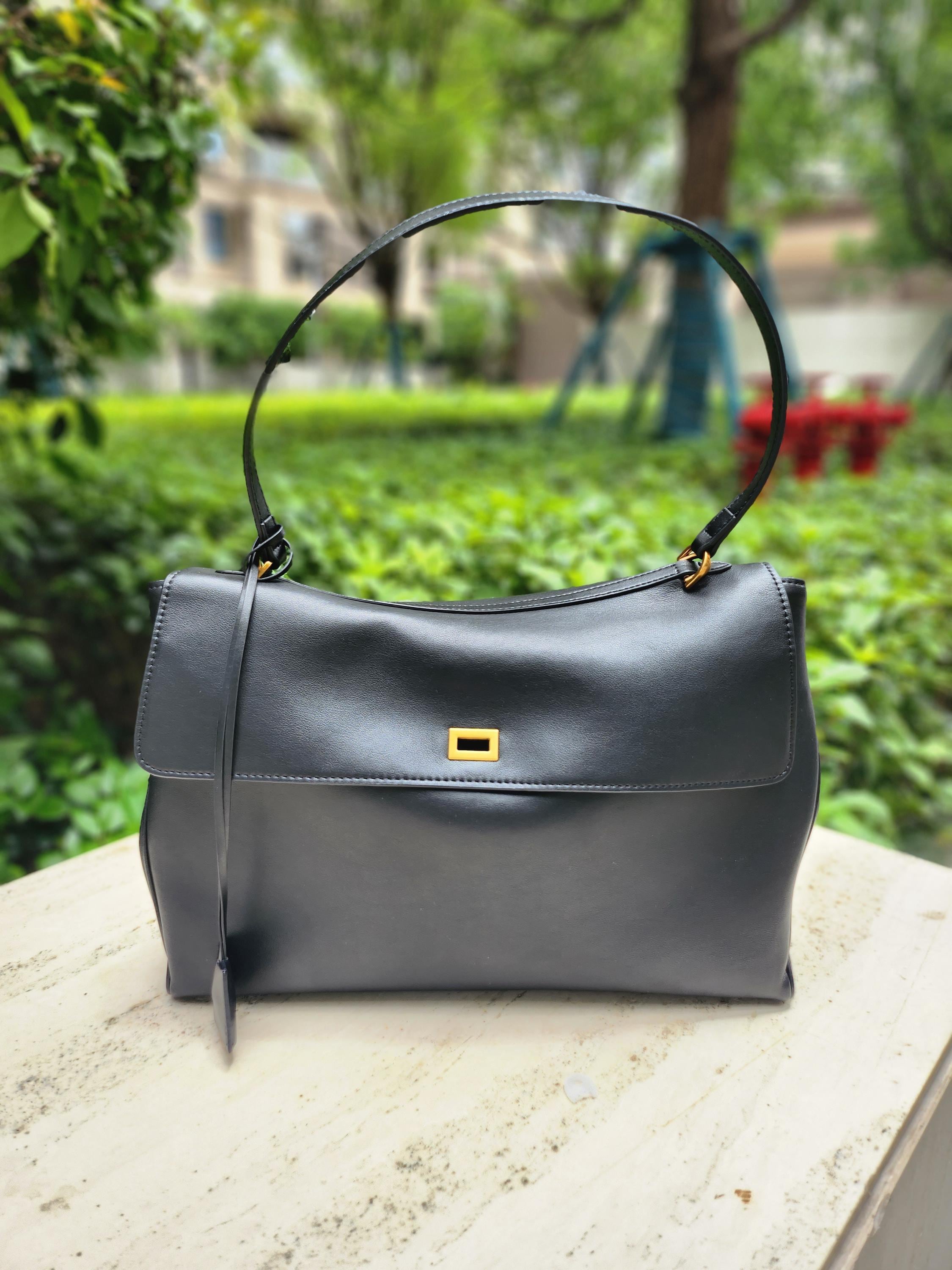 レア　BALENCIAGA ビンテージ　ハンドバッグ　ソフトレザー　デカロゴ BALENCIAGA - バレンシアガ ビンテージ レザー ハンドバッグの