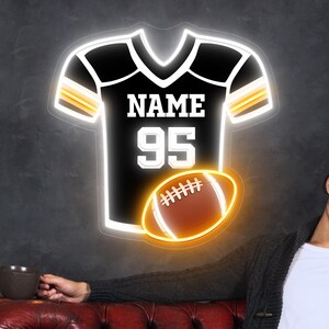 Placa de neon personalizada para futebol, placa de neon com nome personalizado para presentes de futebol, placa de neon esportiva com luz LED para futebol, presente para crianças, presente para fãs de futebol