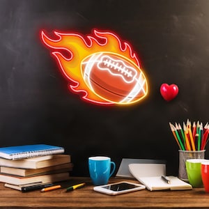 Placa de neon com tema de futebol americano flamejante, placa personalizada de bola de rúgbi, decoração de parede para quarto, presente de futebol para crianças, decoração esportiva para berçário