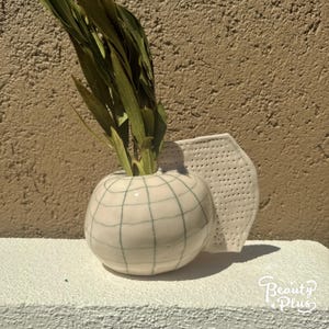 Gridform – Handmade Ceramic Vase with Sculptural Texture and Line Pattern