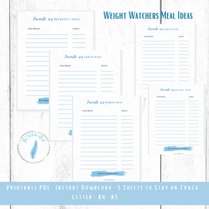 Puede incluir: Cinco hojas imprimibles para la planificación de comidas de Weight Watchers. Cada hoja tiene un título para el desayuno, el almuerzo, la cena, los refrigerios y los postres. Las hojas son blancas con líneas azules y texto.