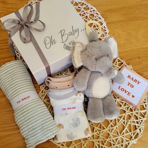 Coffret cadeau baby shower personnalisé, unisexe, garçon ou fille ! Option coton biologique disponible ! Coffret bébé, panier cadeau bébé, cadeau bébé, boîte souvenir