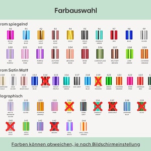 Op de afbeelding: Een kleurenkaart getiteld Farbauswahl met genummerde stalen in drie categorie&euml;n: Chrom spiegelnd, Chrom Satin Matt en Holographisch. Elke staal heeft een kleurnaam en sommige zijn gemarkeerd met een rood kruis.