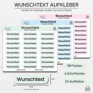 Könnte beinhalten: Mehrere Stickerbögen mit dem Wort "Wunschtext" aufgedruckt. Die Aufkleber sind in verschiedenen Farben und Größen erhältlich. Das Bild enthält auch den Text "98 Farben", "6 Schriftarten" und "24 Aufkleber". Die Aufkleber sind 4 cm lang und 1 cm hoch.