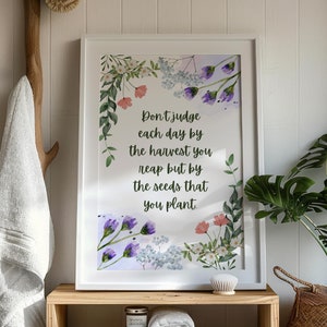 Florale motivierende Wandkunst, gerahmtes inspirierendes Zitat Druck, lebendiges blumiges Positivitätsplakat mit kursivem Text für Zuhause und im Büro