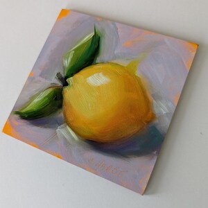Peinture à lhuile originale 4 x 4, citron avec des feuilles sur violet pâle, citron peinture, cuisine Art, nourriture Fine Art, livraison gratuite image 4