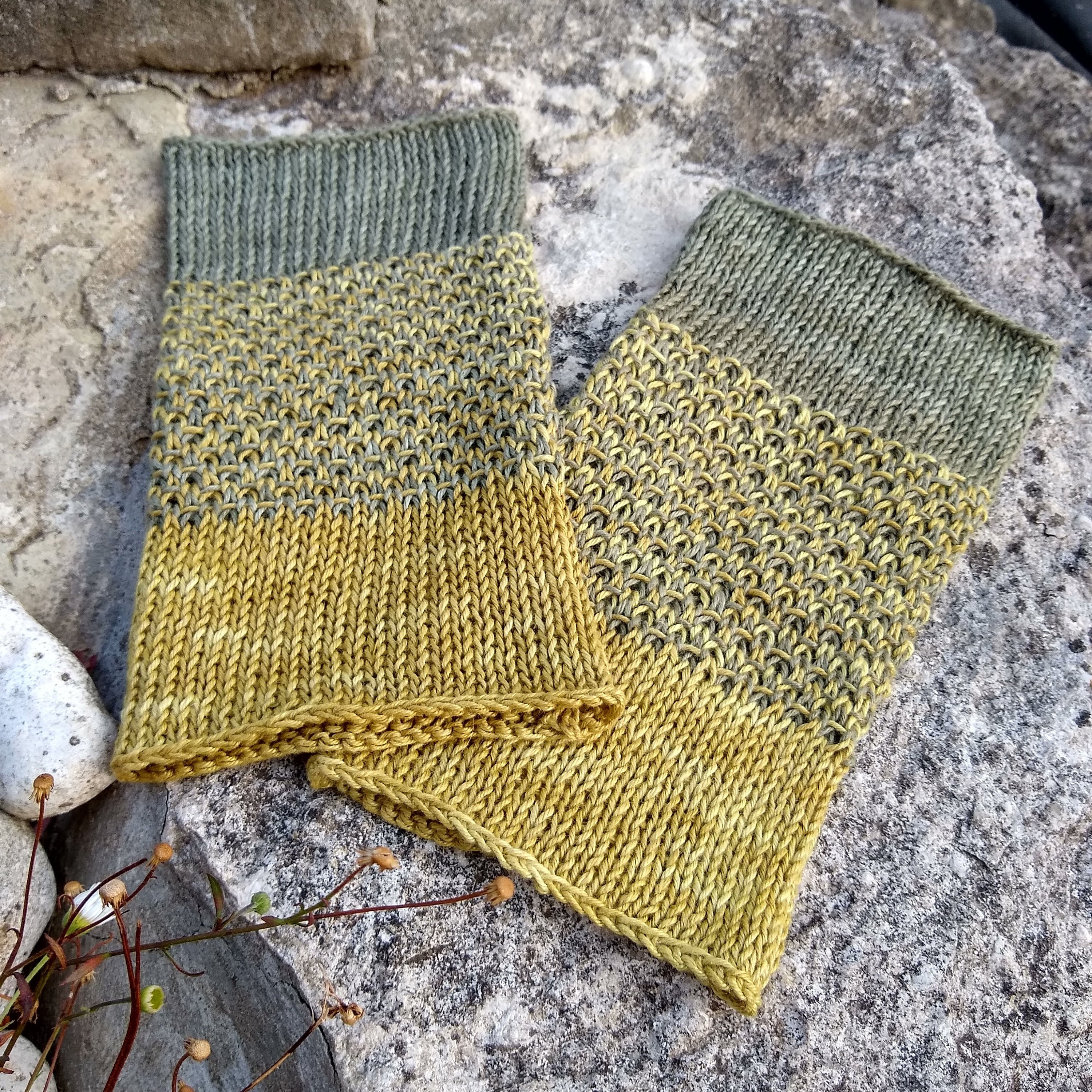 Naturally Dyed Black Yarn, Thick and Thin Wool for Weaving