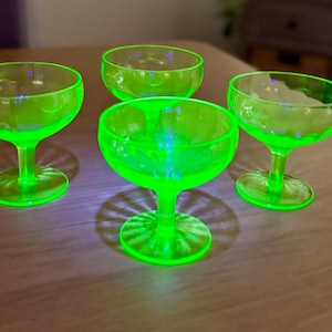 Set of 4 Green Vaseline Glass Coupes