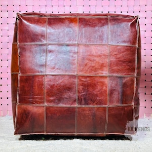 Handgefertigter marokkanischer quadratischer Sitzpouf Ottomane - Brauner Lederhocker, perfekter Fußhocker oder Bodensitz, versandfertiger Pouf von 100kends