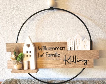 Personalisierter Türkranz aus Metall schwarz Holzklötzchen Raysin – Willkommen Schild mit Familienname Lichthäuser Hängedeko Trockenblumen